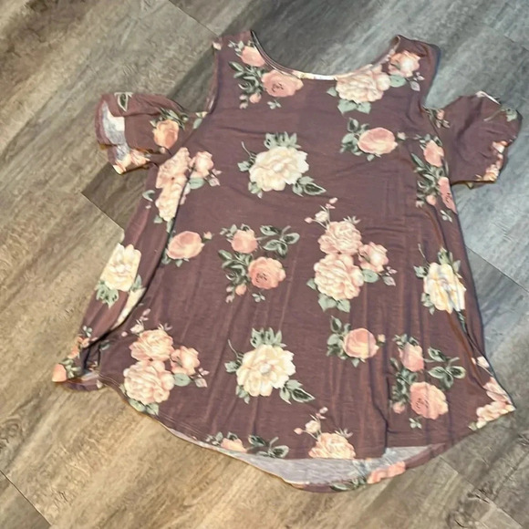 Tops - Hearts and hips cold shoulder tunic